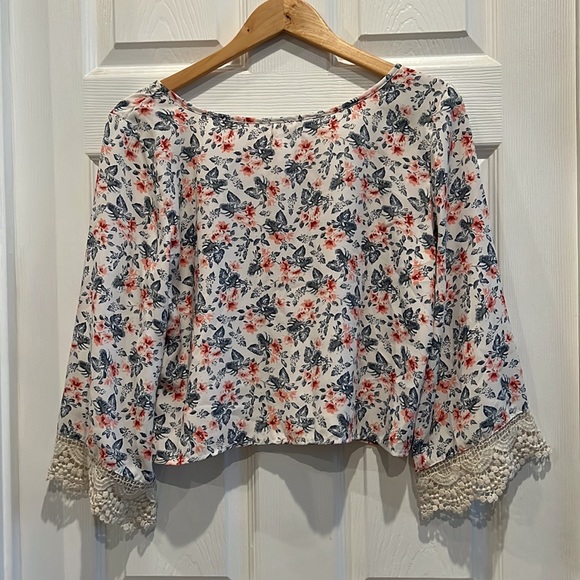 Hollister Cropped Floral Embroidered Sleeve Top - Picture 6 of 12